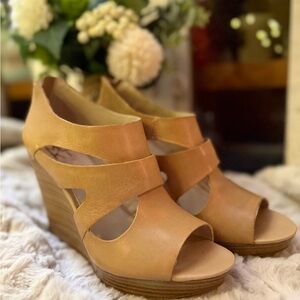 Elegant Tan Wedge Sandals